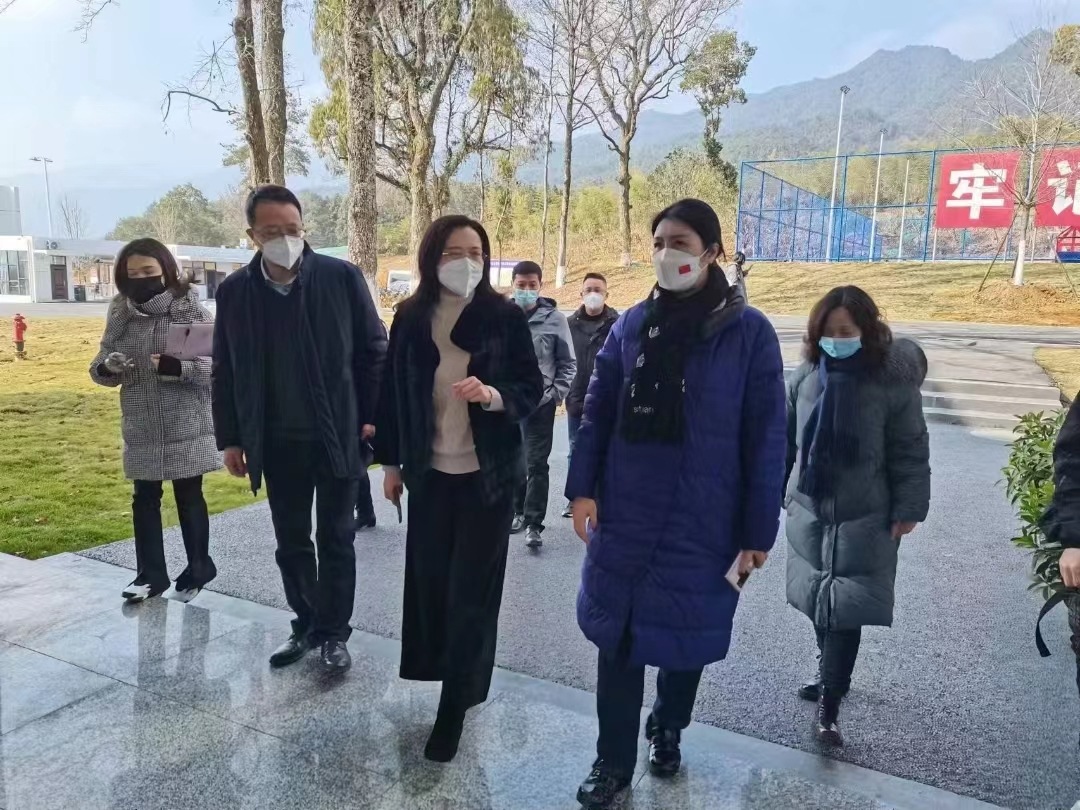 吉安市税务局总会计师杨爱红一行莅临我校调研