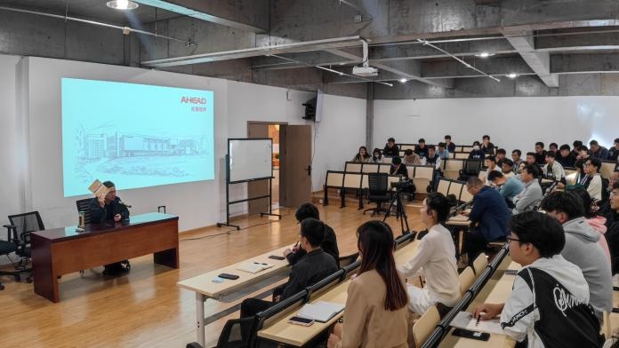 让讲台成为学生的主战场