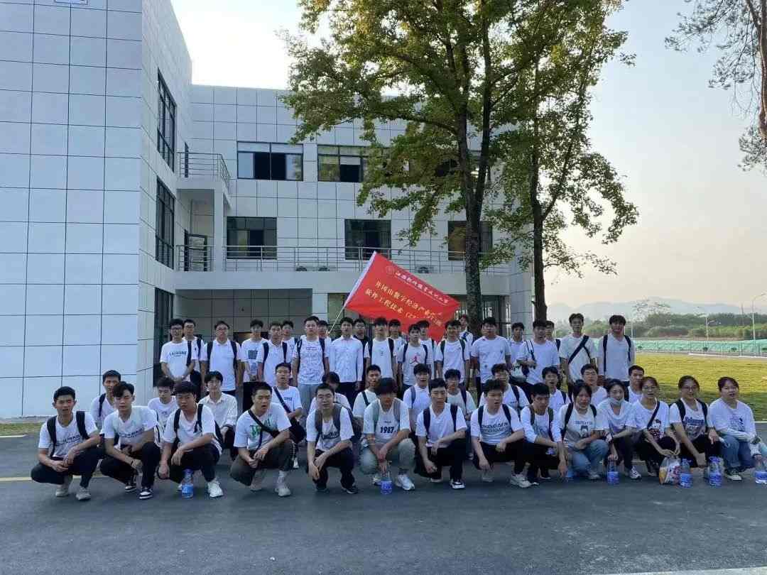 游览革命胜地，学习红色文化，缅怀革命先烈