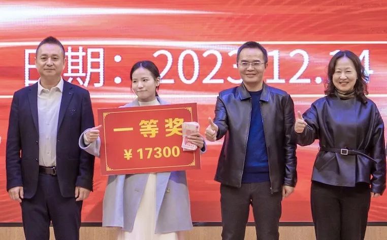 惊！同学实习过程中带走万元现金奖励  